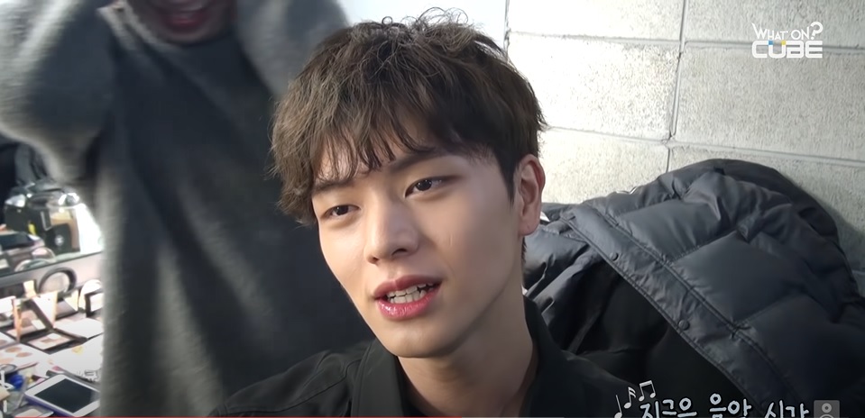 Sungjae singing Nandemonaiya (なんでもないや) 