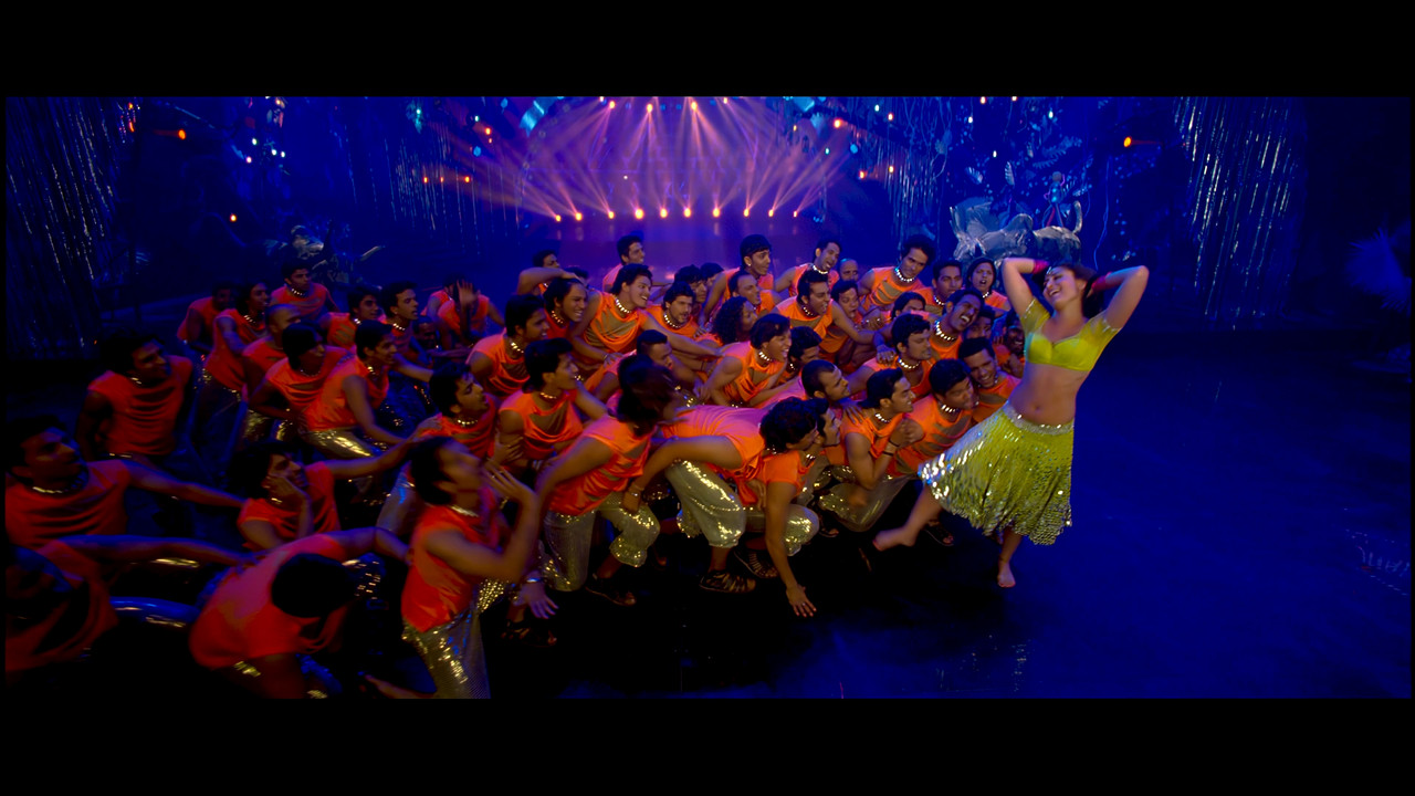 [Image: Kareena-Kapoor-Hot-Halkat-Jawani-From-He...-45-38.jpg]