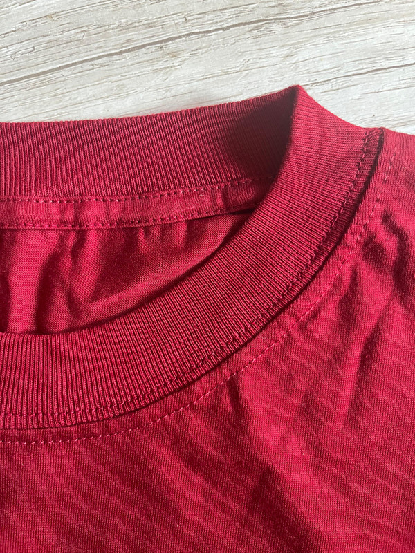Detalle Confección Cuello Remeras Lisas Nqn