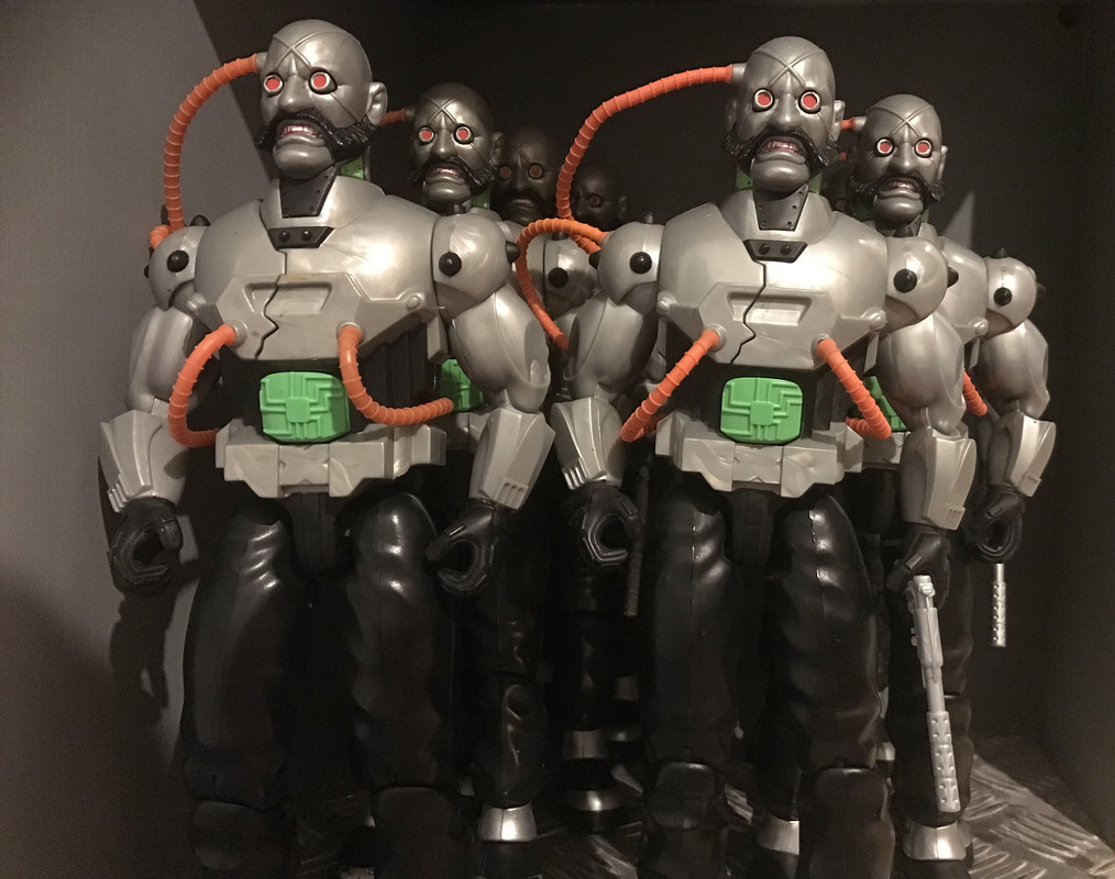Eight scary silver robots muahahaha! 310680-DE-18-DD-4839-ADF6-CCD7-ECB53250