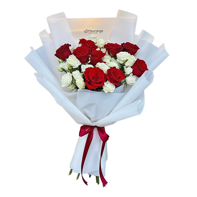 Buchet cu Trandafiri Rosii si Mini Rose Albe