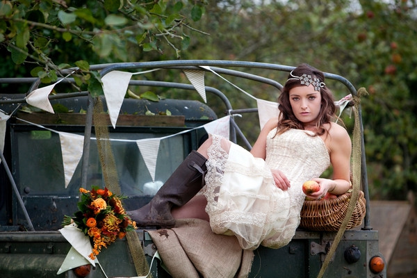 27-An-Autumn-Styled-Wedding-Shoot-at-Deer-Park