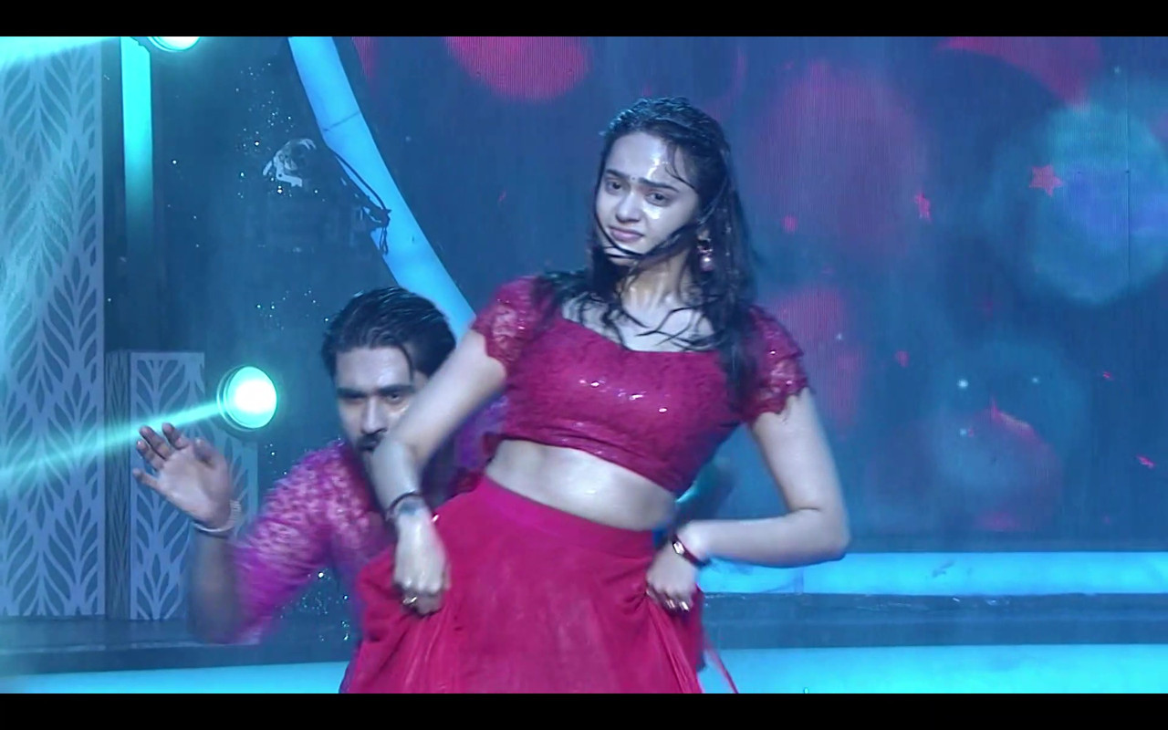 [Image: vlcsnap-2025-10-11-23h47m58s449.jpg]