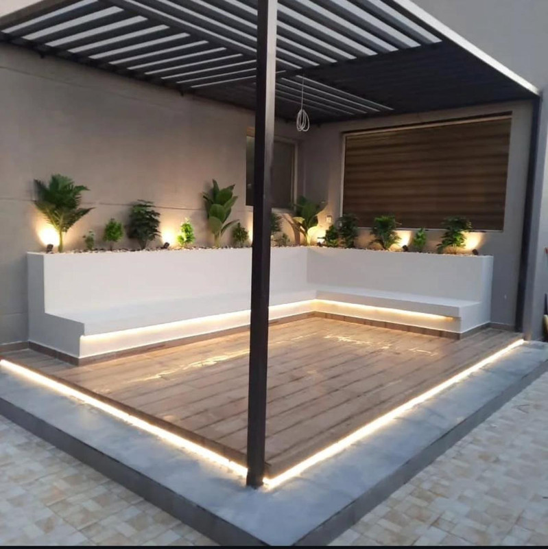 برجولة مع سقف قرميدي