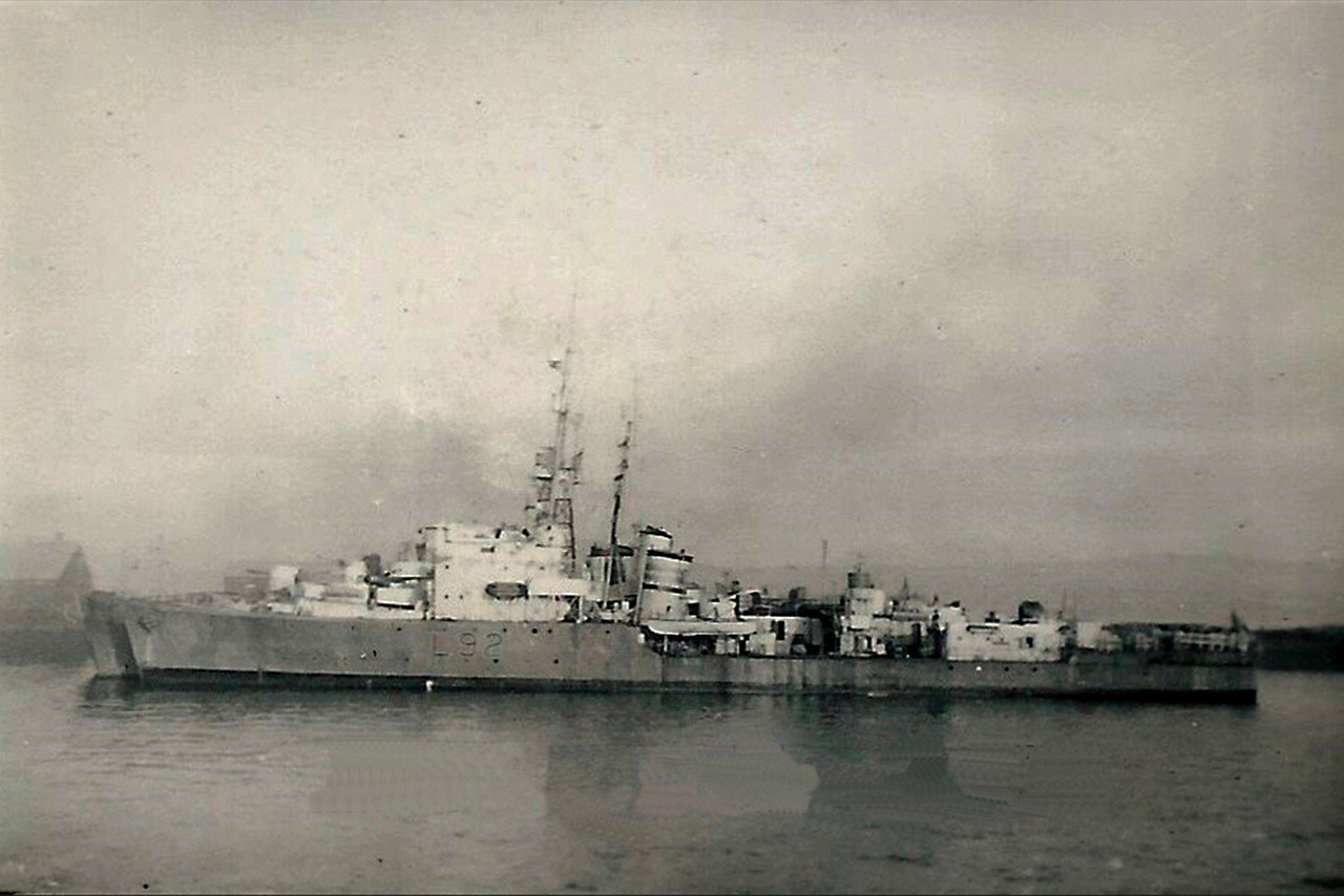 https://i.postimg.cc/cCQXJJcZ/hms-pytchley-2-1.jpg
