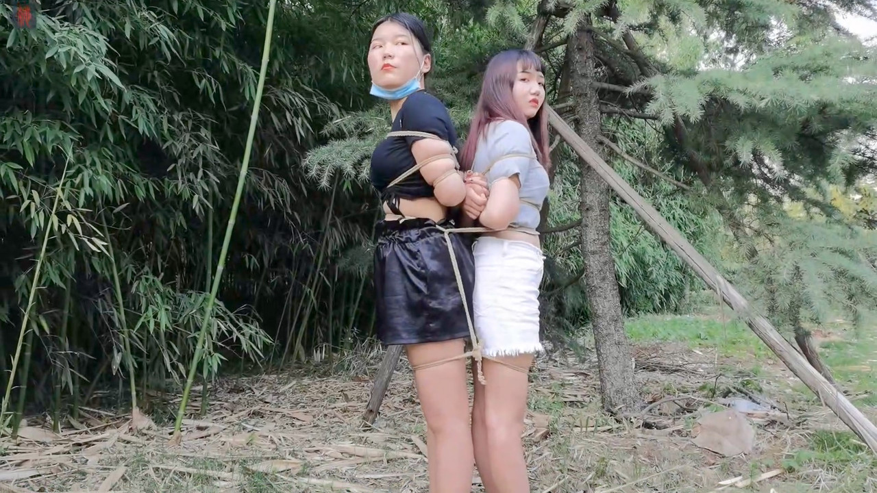 绳之韵 曼琪、婉儿户外捆绑拍摄训练（第二集）双女捆绑逛公园，连缚，牙齿解缚实验.mp4_20200615_091750.666