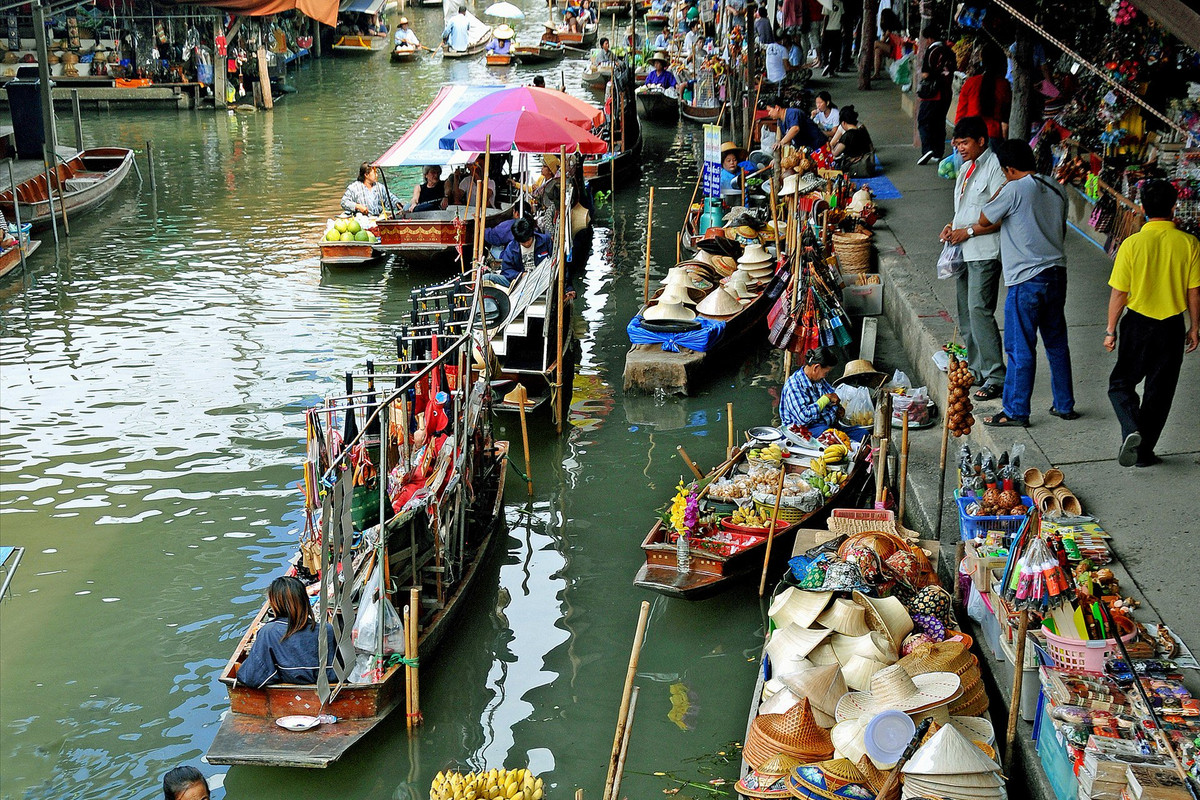 klong lat mayom floating market