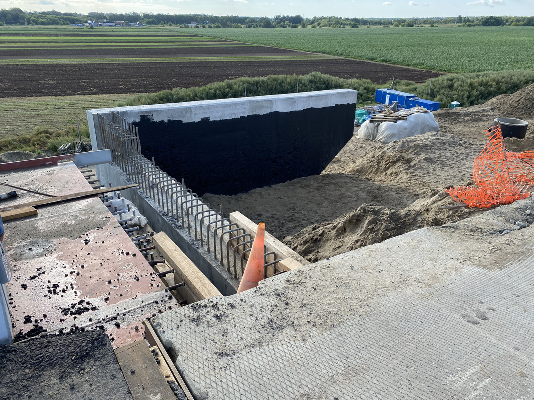 7F05BAE5-F986-4153-8C8F-7D082968863B