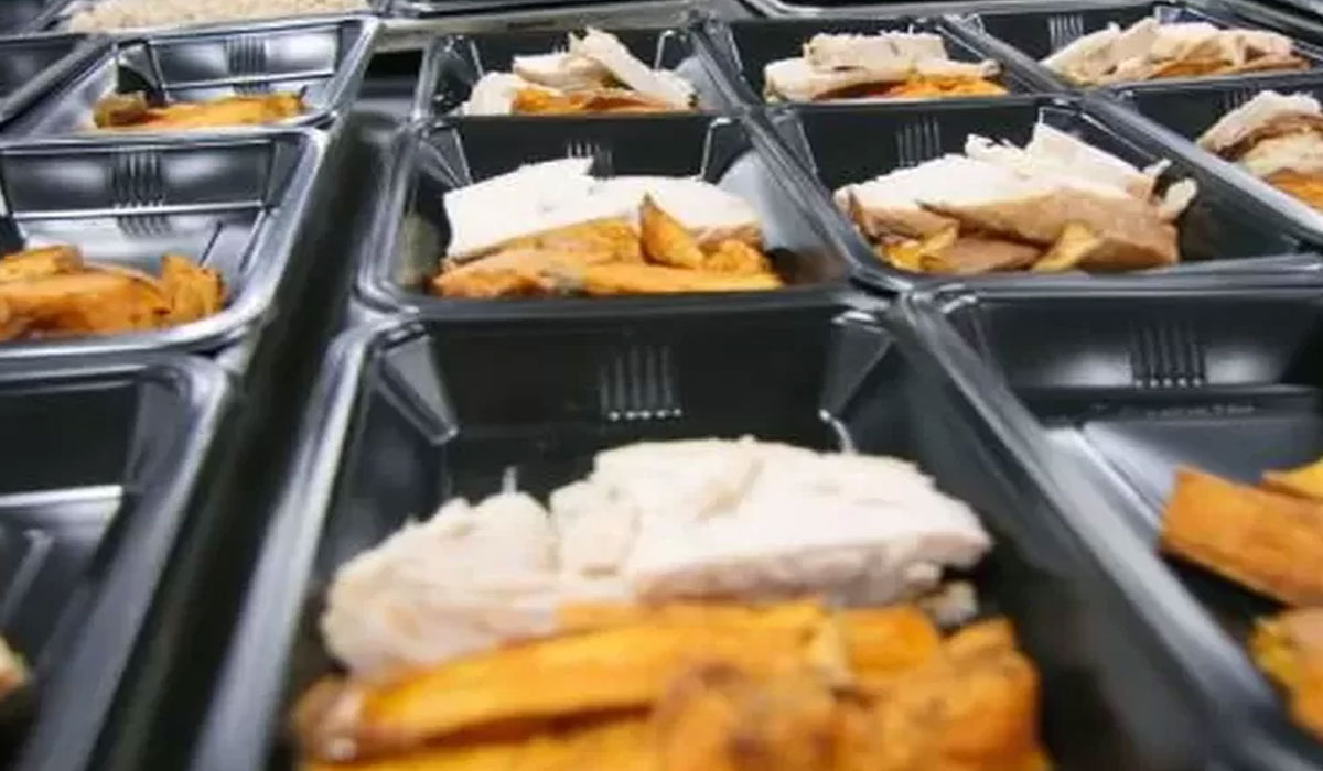 Kejadian Mengejutkan di SD Manado: Ayam Busuk Dalam Paket MBG