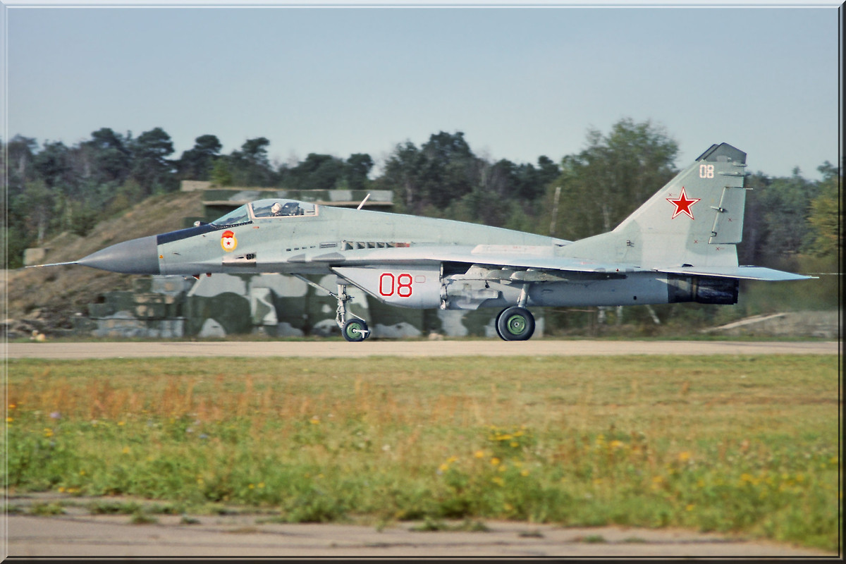 31 GvIAP MiG-29S, 08 red_2960727438 spring 1993