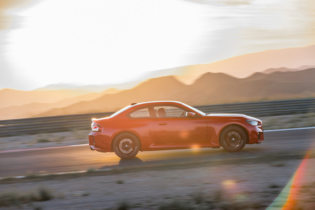 P90482735_highRes_the-all-new-bmw-m2-r