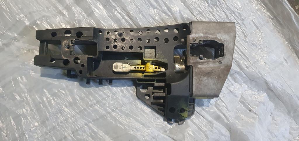 Механизм замка двери