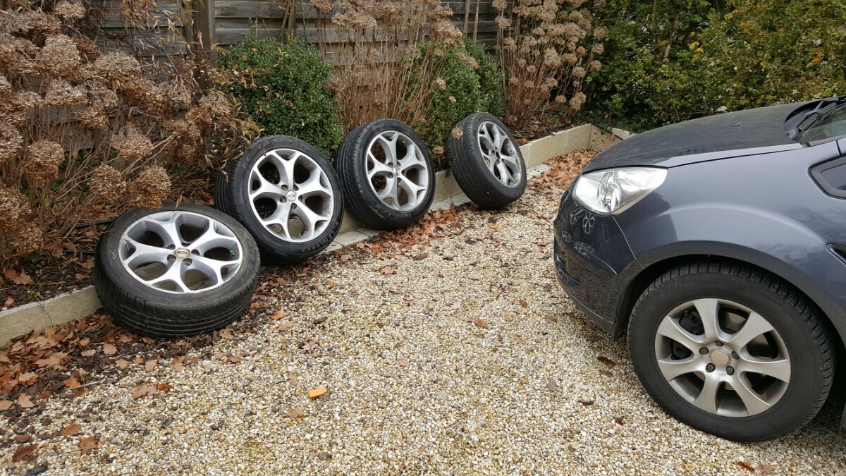 ^CD42A5FDDEB63CAB70503D4910A4EF3EADF8B1CB702707D