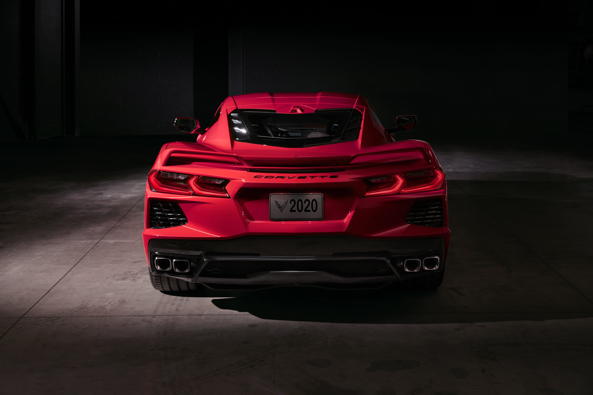 2020-Chevrolet-Corvette-Stingray-035