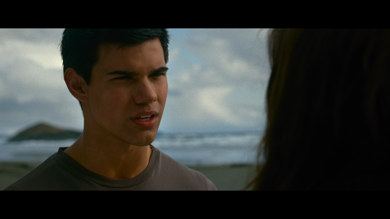 mpv-shot_The.Twilight.Saga.New.Moon.2009.2160p.UHD.BDREMUX.DV.HDR.HEVC-Нечипорук_01_15_07_0007