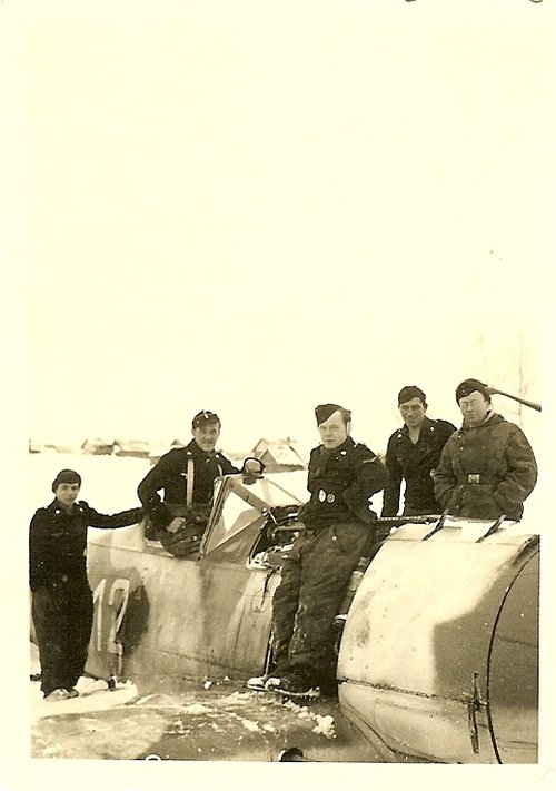 German Panzermen in Winter w- Shot Down Luftwaffe Focke Wulf Fw.190 Figher Plane (Yellow -12-)!!!