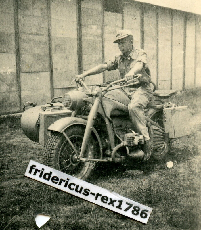 Foto WH Italien spätes schwere Motrrad Krad mit Beiwagen Südfront