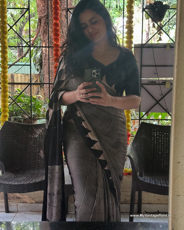 10-Girija-Oak-Hot-Selfies-HD-Mobile-Wallpapers-Pics-My-Vantage-Point