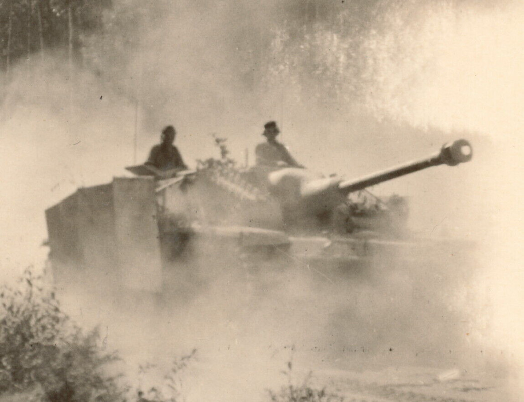2 x Foto - Deutscher Panzer Sturmgeschütz1