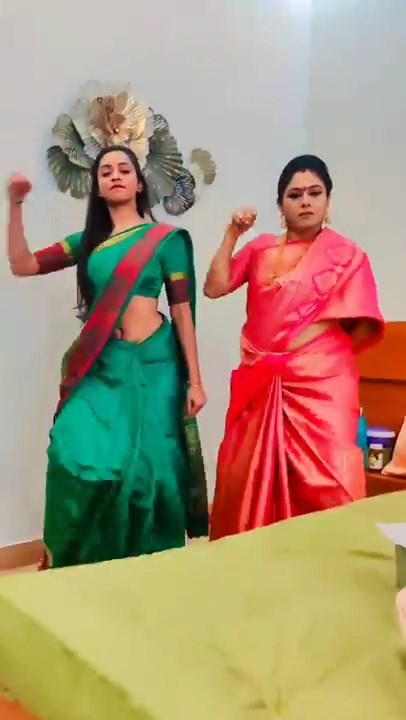 Daughter & Mom Navel in green and pink saree