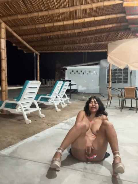 sexi-noemi-2025-08-22-squirt1-gif.gif