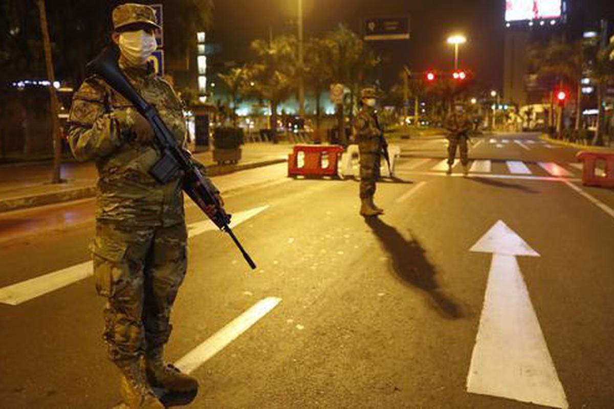 Perú elimina toque de queda tras una jornada de tensión por las protestas