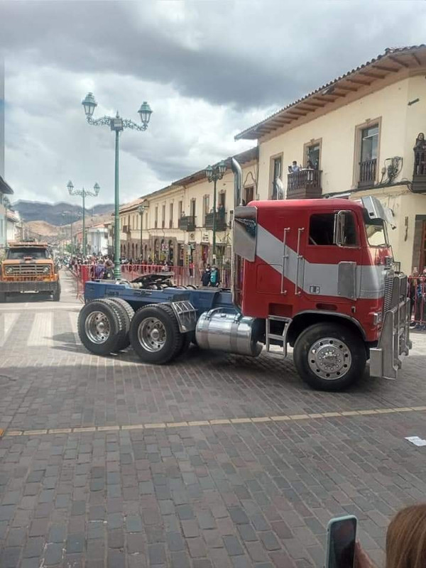 11-Rise-Of-The-Beasts-In-Cuzco-Autobot-Terrorcon-Cars