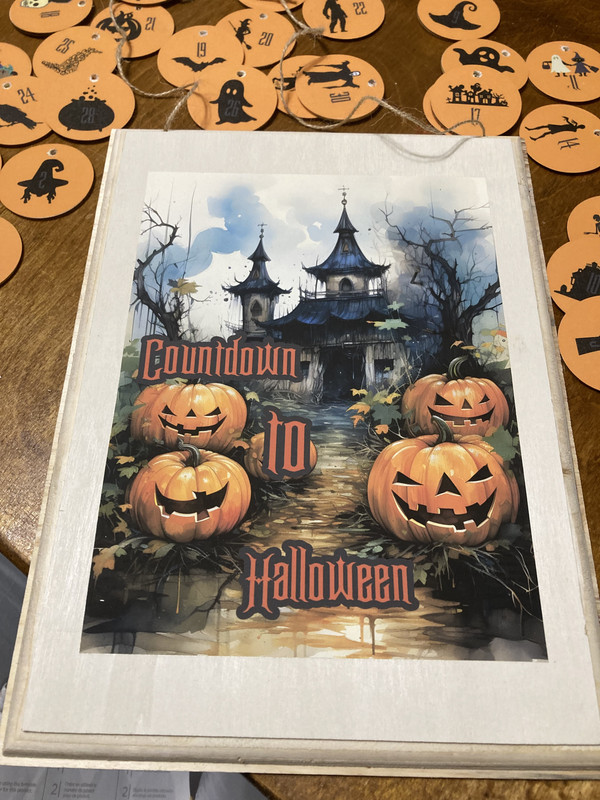 countdown to halloween board and discs