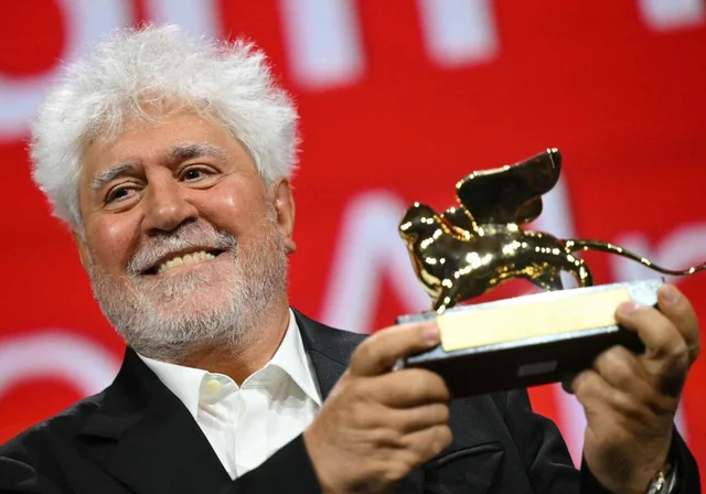ALMODÓVAR PREMIO A LA MEJOR PELÍCULA EN VENECIA POR “LA HABITACIÓN DE AL LADO”