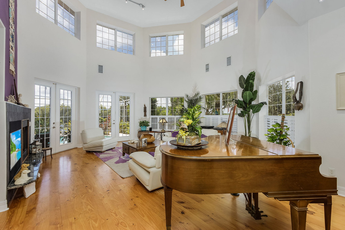 16900 Carolyn Lane