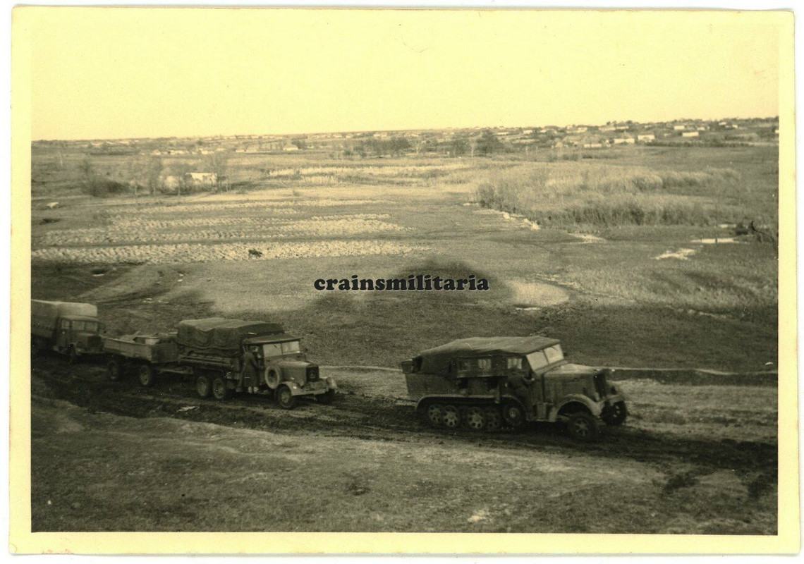 Orig. Foto Vormarch SdKfz Halbkette und Lkw m. Anhänger Wagen in Russland