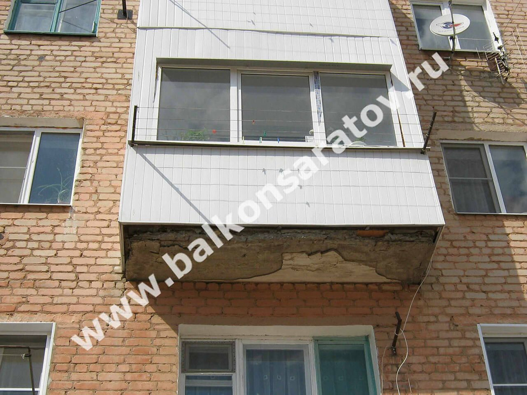 Проверка конструкций и безопасность при ремонте балкона.