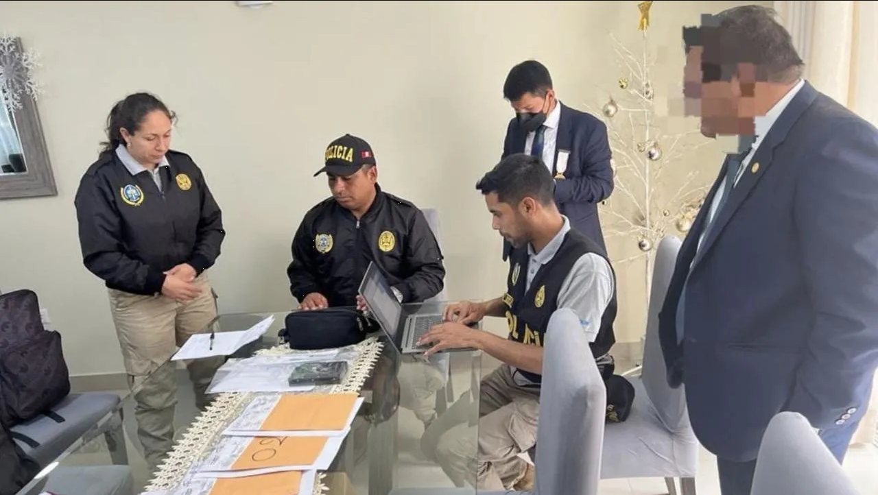 Fiscalía de Perú allana casa de exministro de Pedro Castillo