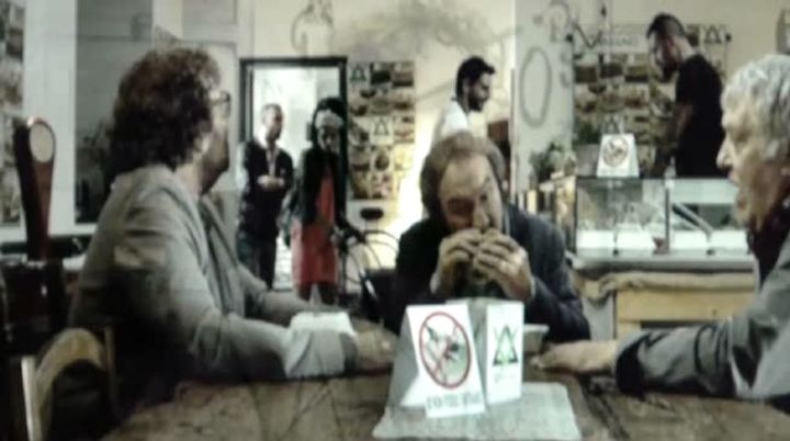 Non.E.Vero.Ma.Ci.Credo.2018.iTALiAN.CAM.MD.x264-iND.mkv_snapshot