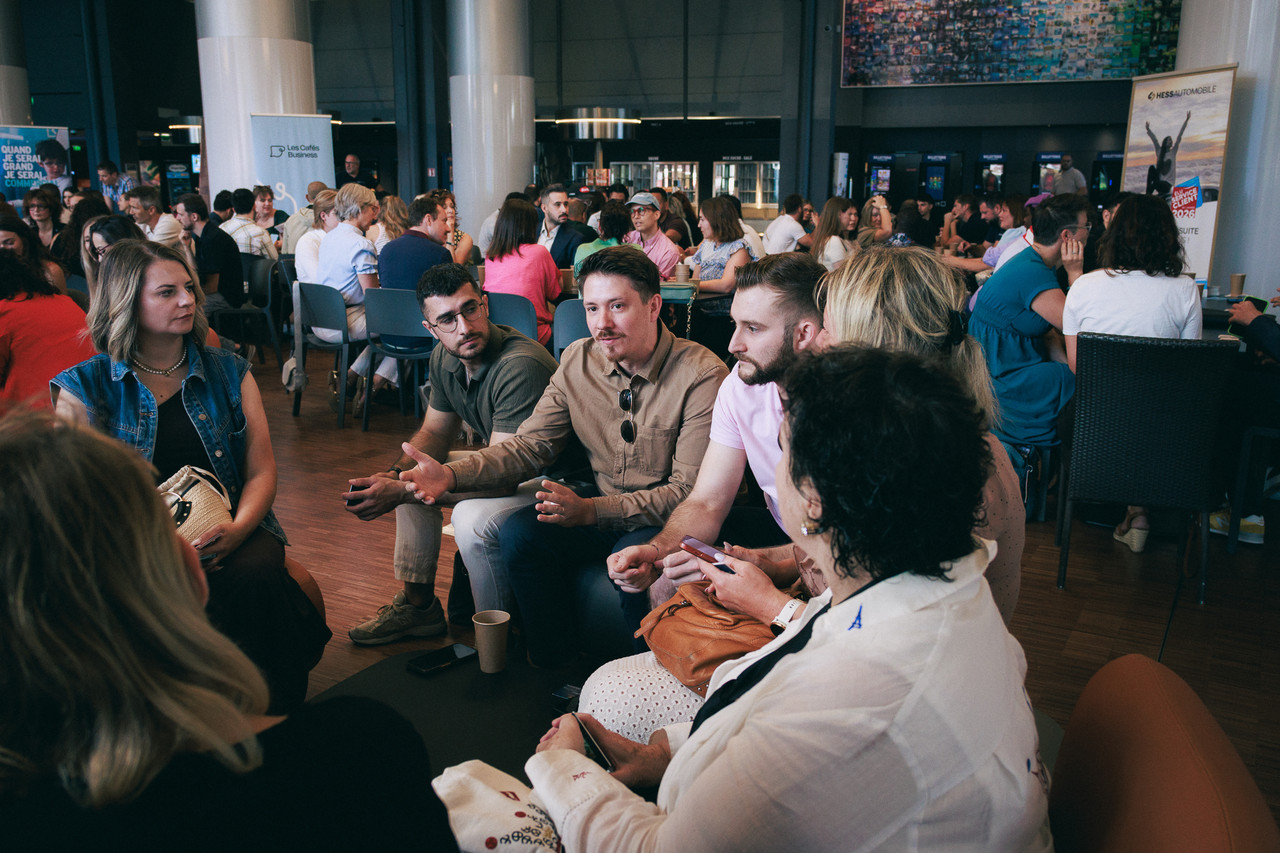 Échanges entre professionnels lors d'un Café Business
