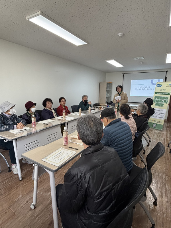 강사 선생님과 어르신들