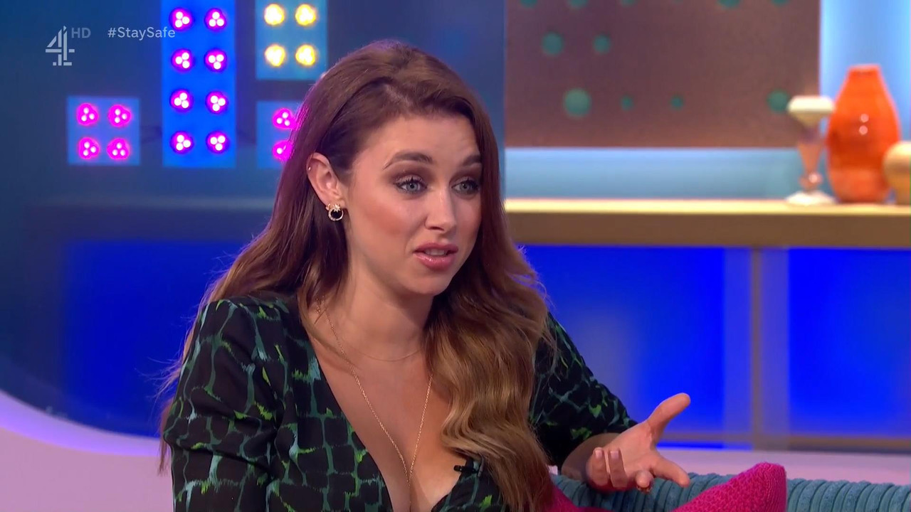 Una Healy 160820.mp4_snapshot_01.53_[2020.08.16_21.46.59]