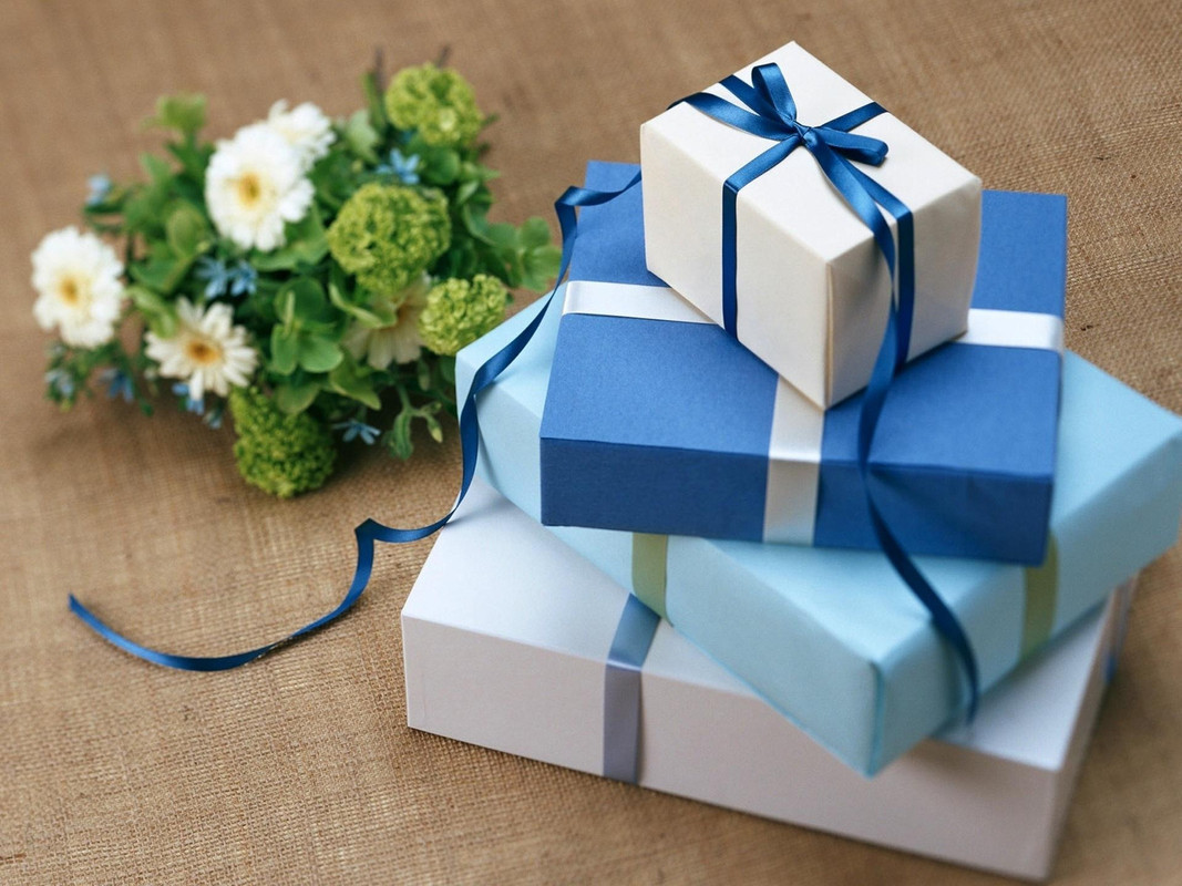 bluegiftboxes.jpg