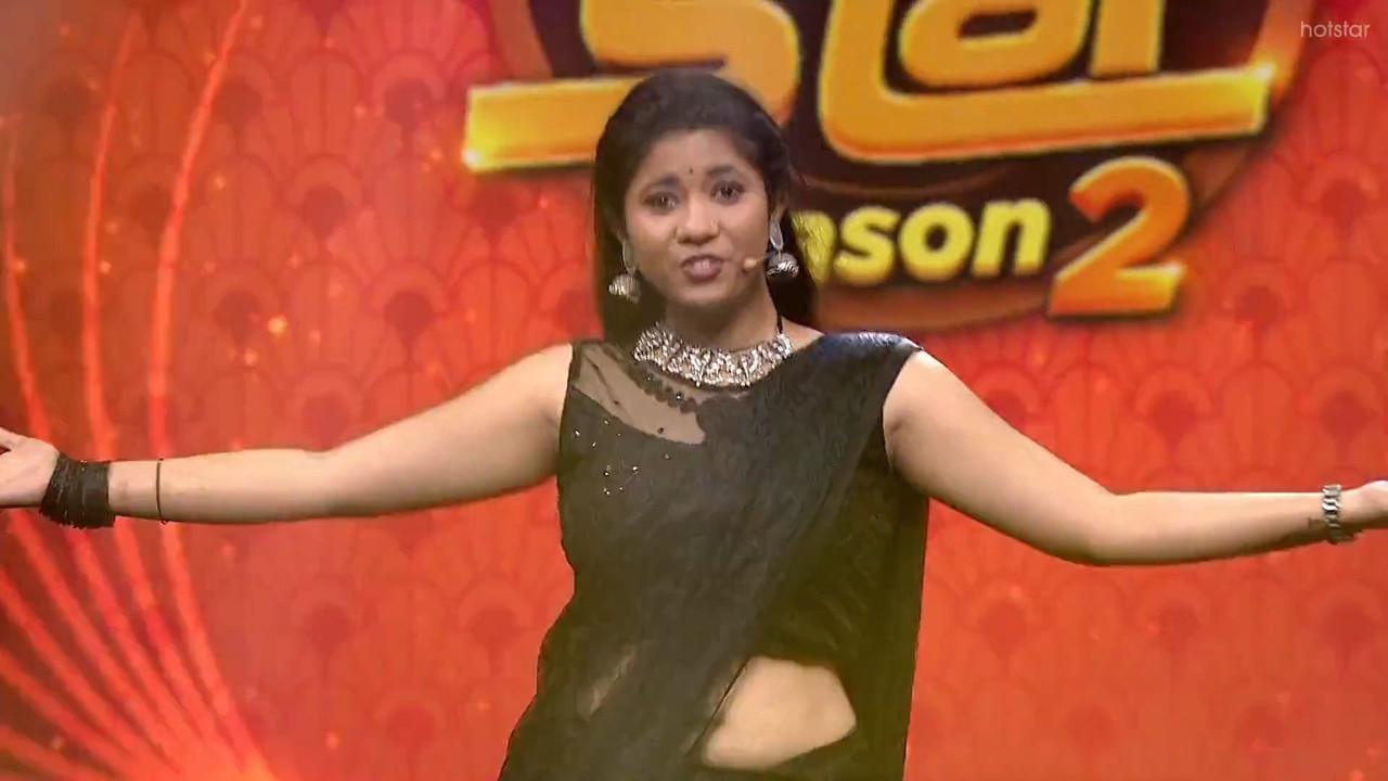 Hot Kannada Girl Open Big Navel show in Black Saree.mkv_snapshot_00.16.075