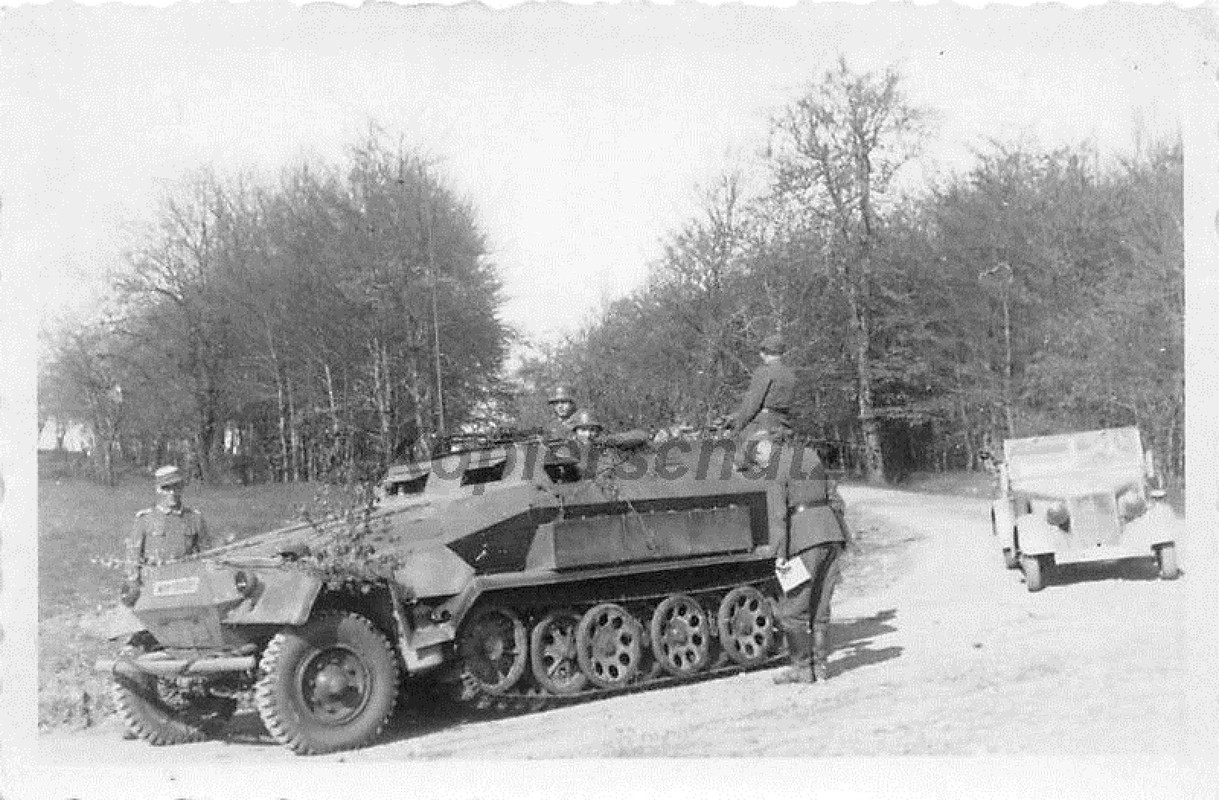 Deutscher Schützenpanzer Sd.Kfz. 251 - 1 Löwen B