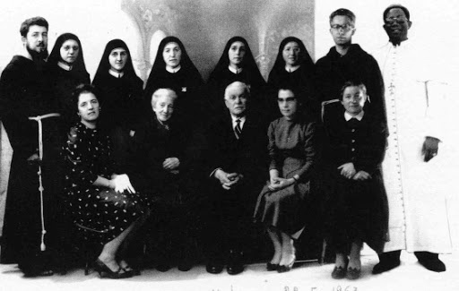 Otto dei dieci figli diventano religiosi. I loro genitori saranno Beati dans Articoli di Giornali e News 001