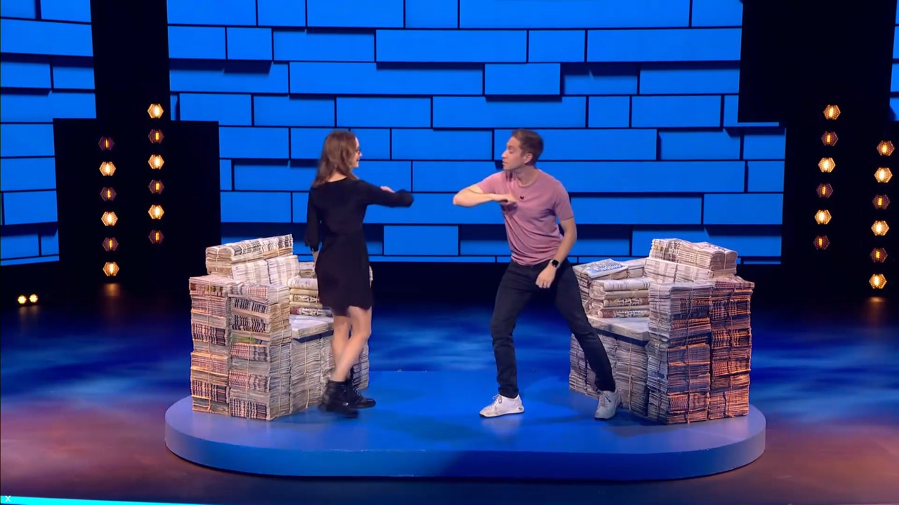 11.22 - 23.00.00 - The Russell Howard Hour. New & Exclusive. Russell ....mts_snapshot_00.45.10.989