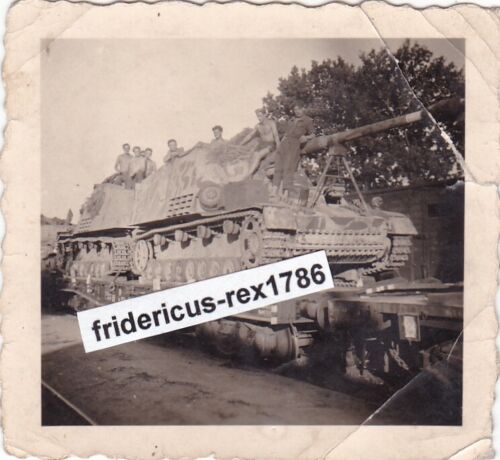 Foto schw. Panzerjäger -Abt.88 Selbstfahrlafette Nashorn Horniss