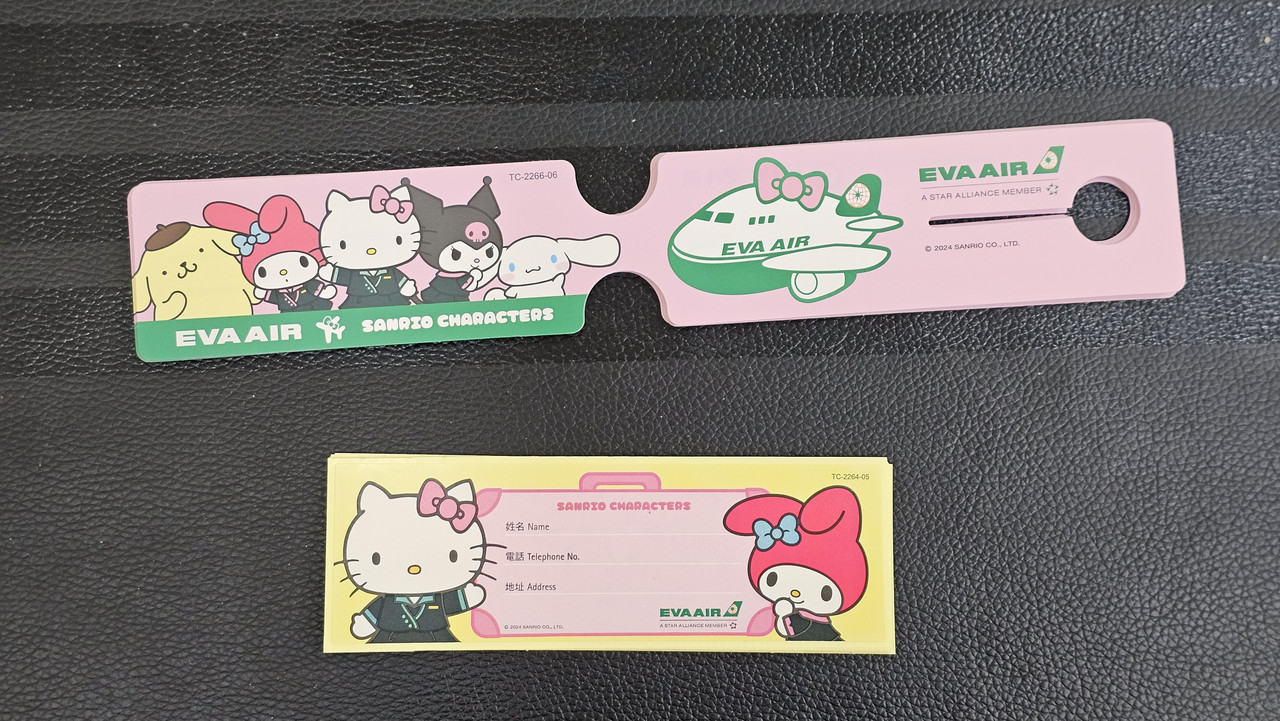 報到櫃台A回來的合作行李條和貼紙