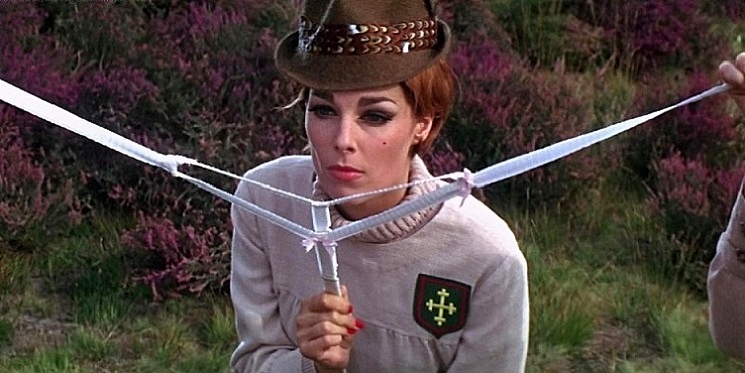 TRACY-REED-CASINO-ROYALE-FANG-LEADER-1-A-FOTOR.jpg