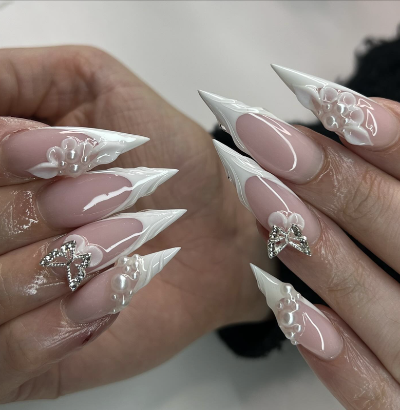 Close up of Niice Masterpiece manicure