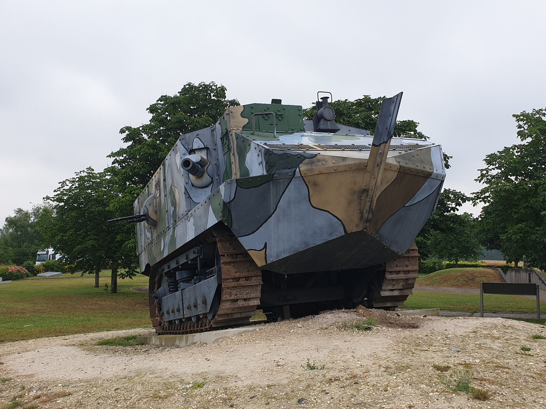 Ancien Char D'assaut En Bois – Jouet Mécanique Rare – Lance Boulet
