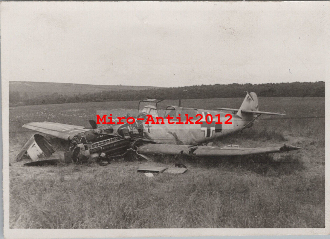 Foto, Wk2, Flugzeug Messerschmitt Bf 109 nach Notlandung (G)50991