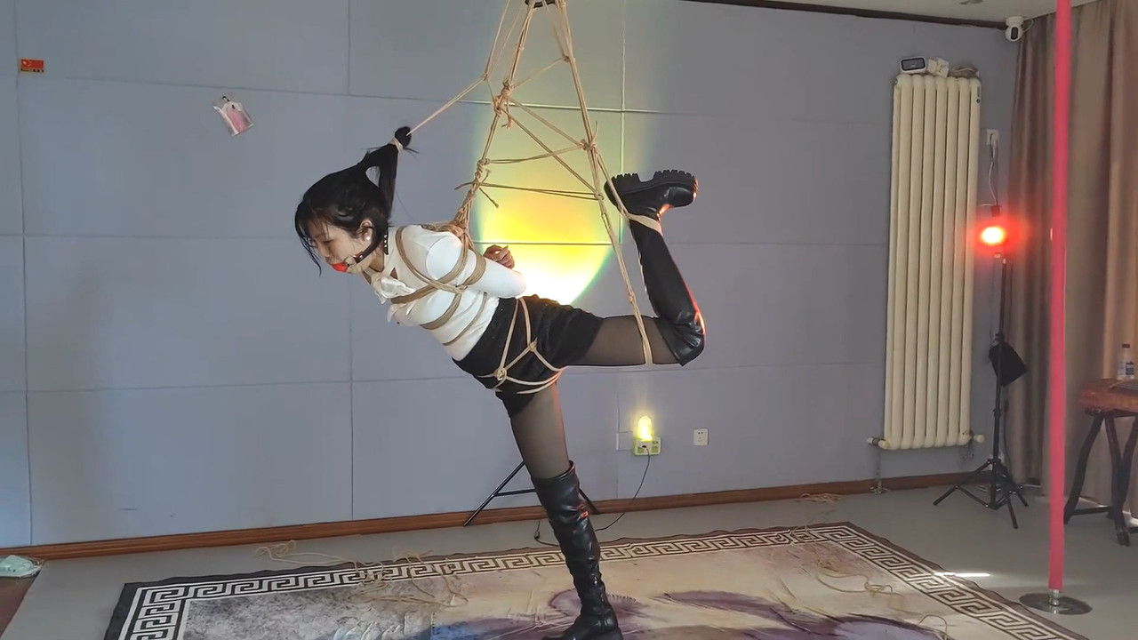 一绳所爱 紫涵极限欧式吊.mp4_20240502_135941.237