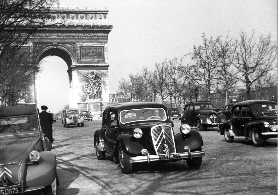 Traction aux Champs Elysées - 55.03.201.14A -